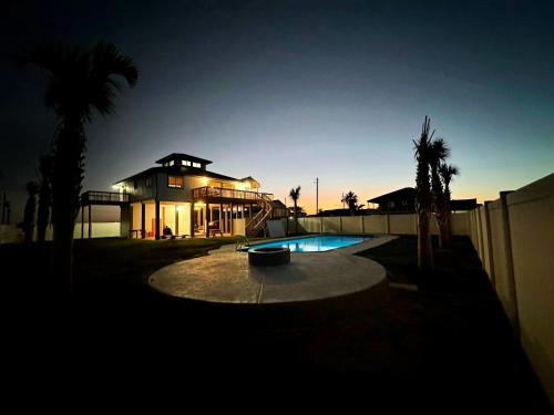 Huge Tiki Crows Nest with 360 Panoramic Views of Gulf Bay Beach and Bridge - main image