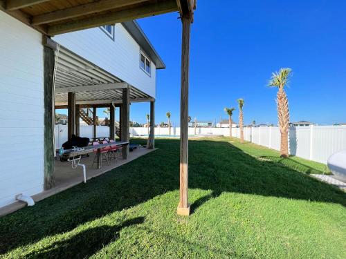 Huge Tiki Crows Nest with 360 Panoramic Views of Gulf Bay Beach and Bridge - image 12