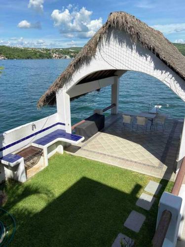Hermosa Casa Privada con acceso al lago y todo...