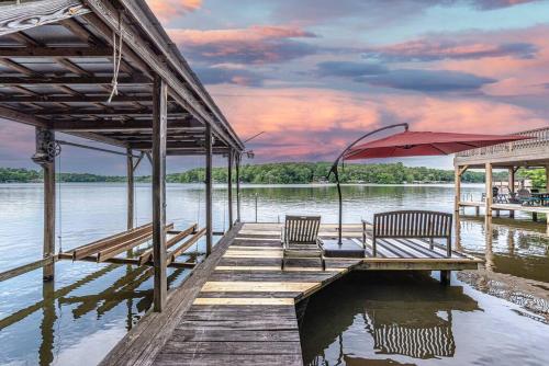 Lake Gaston Duo Kayaks and Dock Duplex 4000+ sq ft in South Hill (VA)