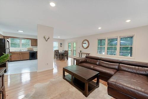 Lake Gaston Duo Kayaks and Dock Duplex 4000+ sq ft in South Hill (VA)