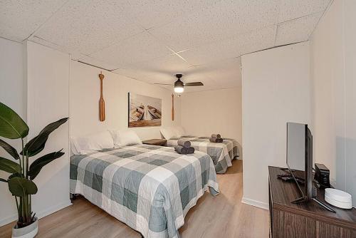 Lake Gaston Duo Side B Kayak, Water mat, Gameroom