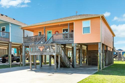 Looney Dunes in Crystal Beach, USA