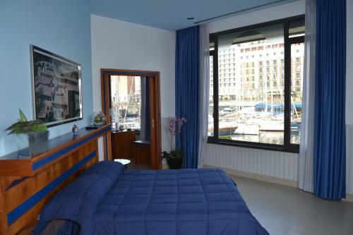 Transatlantico, Naples