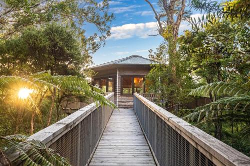 AWAY Treehouse & Forest SPA in جزيرة وايهيك