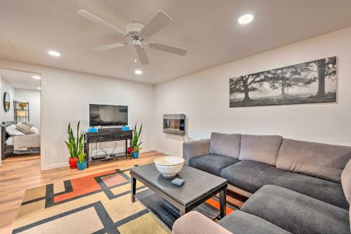 Modern Duplex with Patio - 3 Mi to Olde Town Arvada! in Arvada, USA