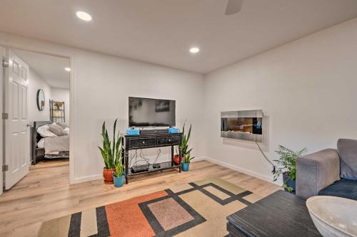 Modern Duplex with Patio - 3 Mi to Olde Town Arvada! in Arvada, USA
