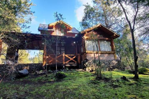 Cabana Cipres entre Bosques y Arroyo in Golondrinas