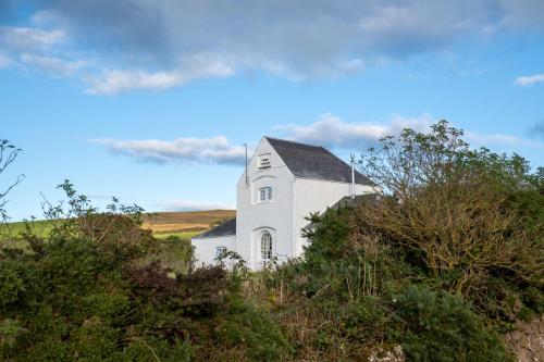 Kilchrist Castle Cottages - image 12