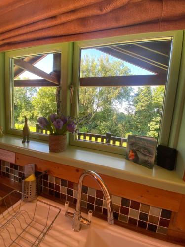Hollybush Lodges in Leigh Upon Mendip