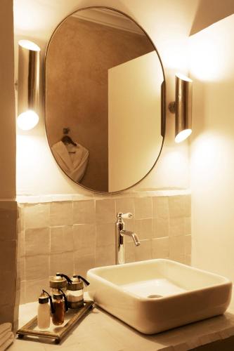 Double Room image 6