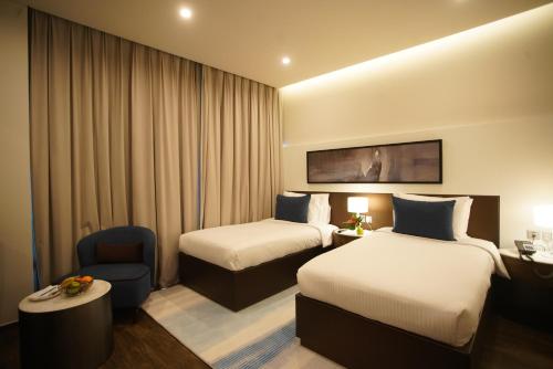 Deluxe Twin Room image 2