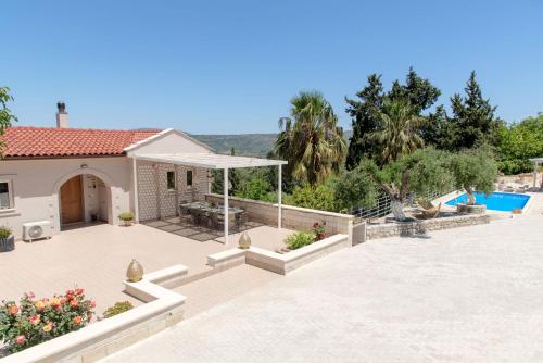 Villa Chrysallis with heated pool