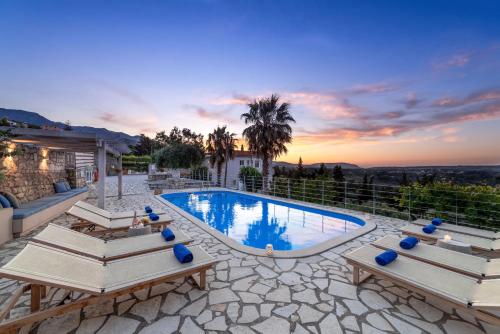 Villa Chrysallis with heated pool