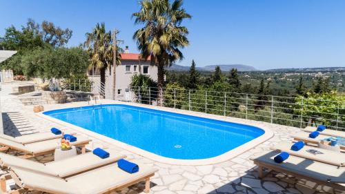 Villa Chrysallis with heated pool