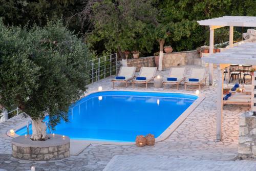 Villa Chrysallis with heated pool