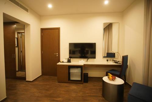 Standard Twin Room image 1