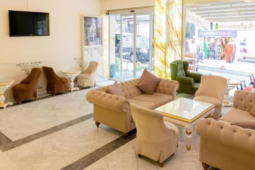 The Center Hotel - image 11