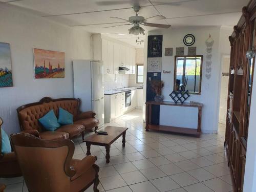 Refreshing 3-Bedroom Family Unit On The Beach.