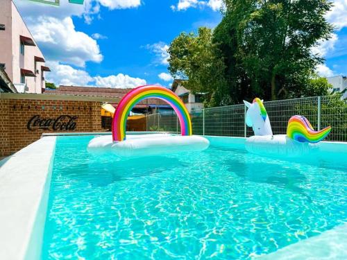 Kluang Swimming Pool Blues 11 Retro Homestay