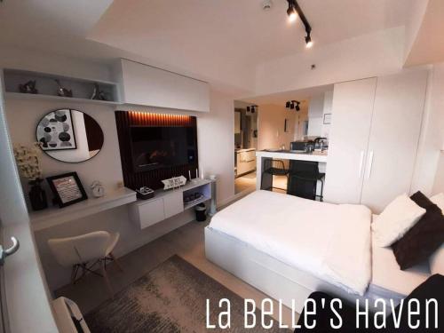 B&B San Fernando City - La Belle's Haven in Azure North - Bed and Breakfast San Fernando City