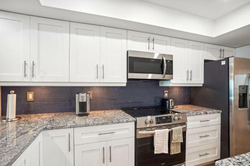 Lands End 7-402 Beach Front - Premier in St Pete Beach, USA