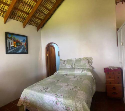 Lake Front house, cozy and comfortable. in Santa Cruz la Laguna
