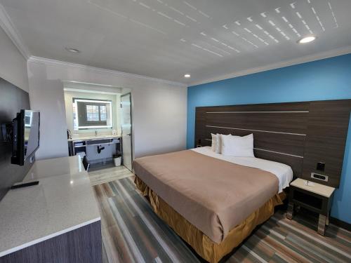 Travelodge Inn & Suites by Wyndham Fullerton
