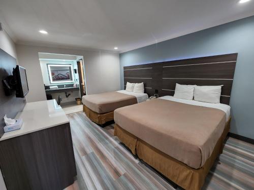 Travelodge Inn & Suites by Wyndham Fullerton
