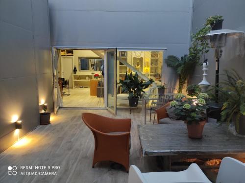 Habitación y baño en planta independiente en centro de sevilla