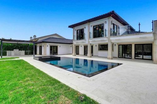 Gorgeous Villa with Amazing Pool in Hallandale Beach, USA