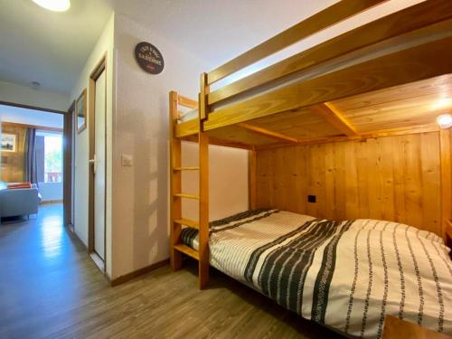Studio in Huez with wonderful mountain view shared pool and furnished balcony - image 5