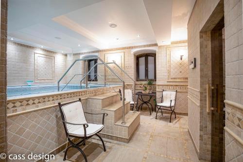 Hotel Versay - image 11