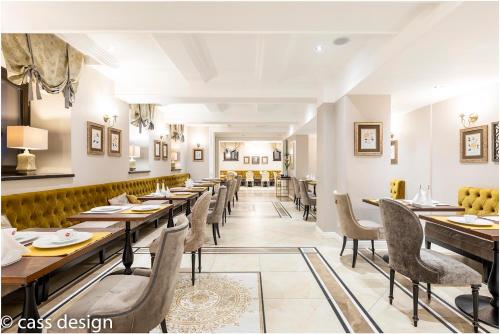 Hotel Versay - image 7