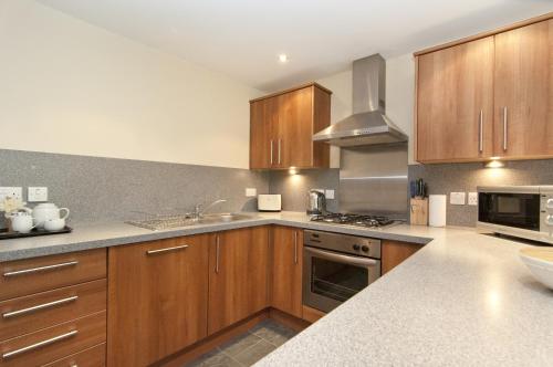 Kitchen, Edinburgh Church Apartments near Love Gorgie Farm