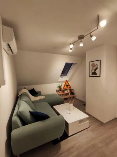 Dachgeschosswohnung mit Klimaanlage in bester Lage in Menden, Deutschland