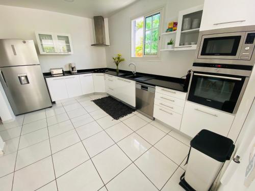 Mutfak, Villa Tropical Paradise avec piscine, 4 chambres in Le Moule