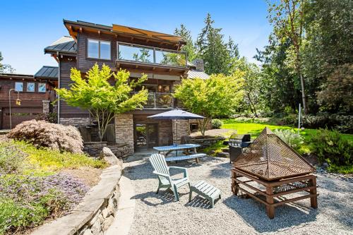 Bainbridge Island Timber Retreat