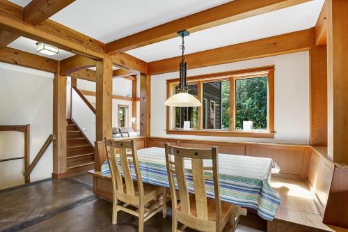 Bainbridge Island Timber Retreat