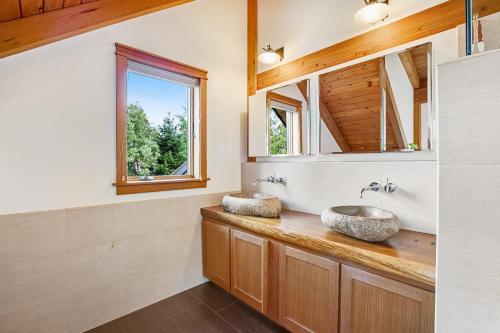 Bainbridge Island Timber Retreat