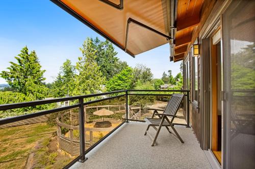 Bainbridge Island Timber Retreat