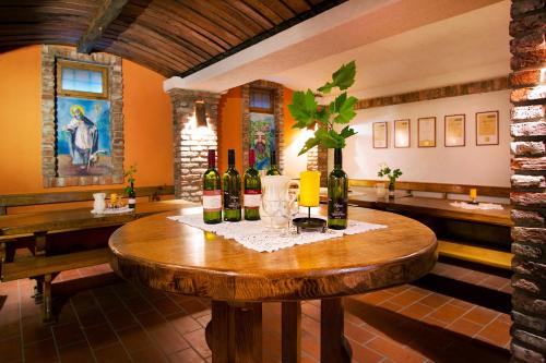 Gostišče - Guest house STARI HRAST Gostišče - Guest house STARI HRAST