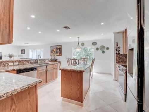 Serene Room in Miramar's High-End Estate in Miramar