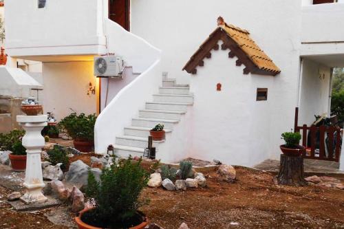Marco Polos Mooring Cozy Navy House