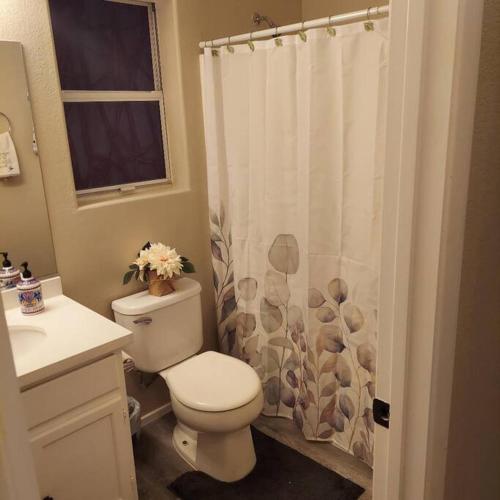New beautifully remodeled home in Las Vegas, Las Vegas (photo 11)