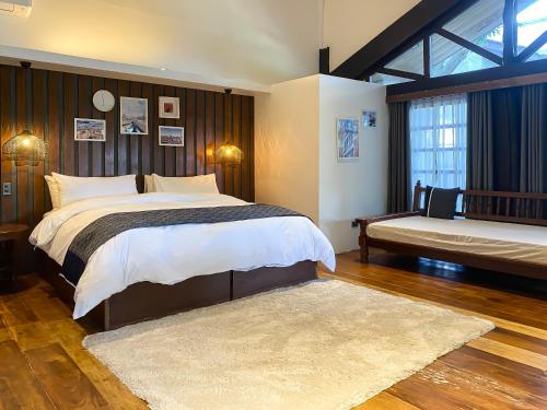 1 king bed, 1 sofa bed