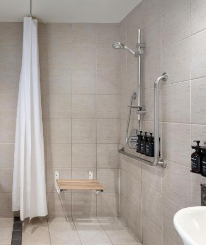 Rydges Rotorua Room Type - Queen Room - Disability Access