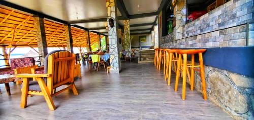 Gipir and Labongo Safari Lodge Ltd in Paraa