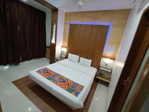 Rapid Lakme Executive Hotel