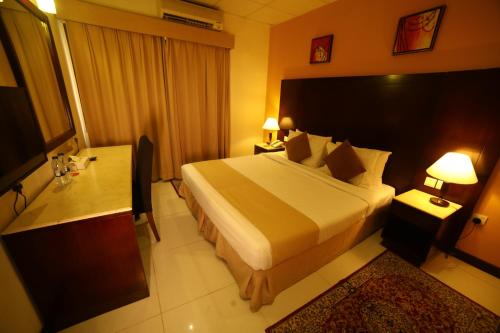 Hyde Park Hotel - image 12